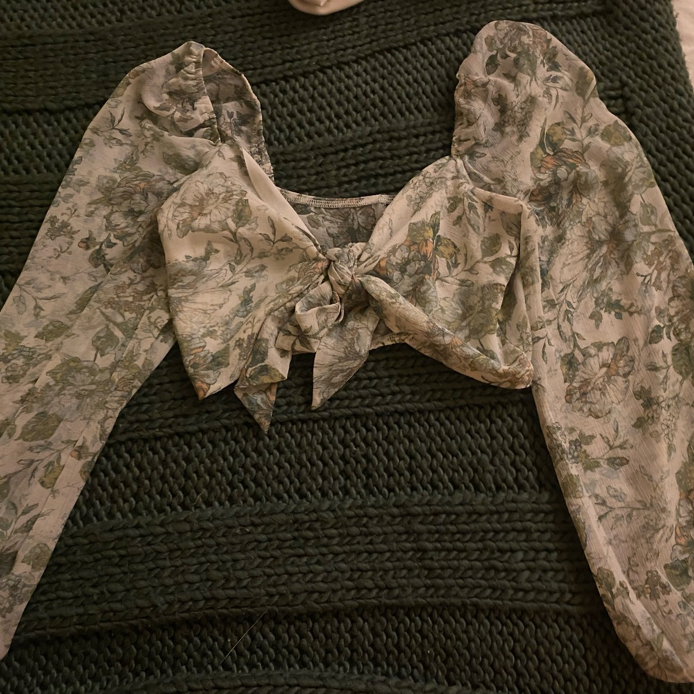Green floral cropped blouse